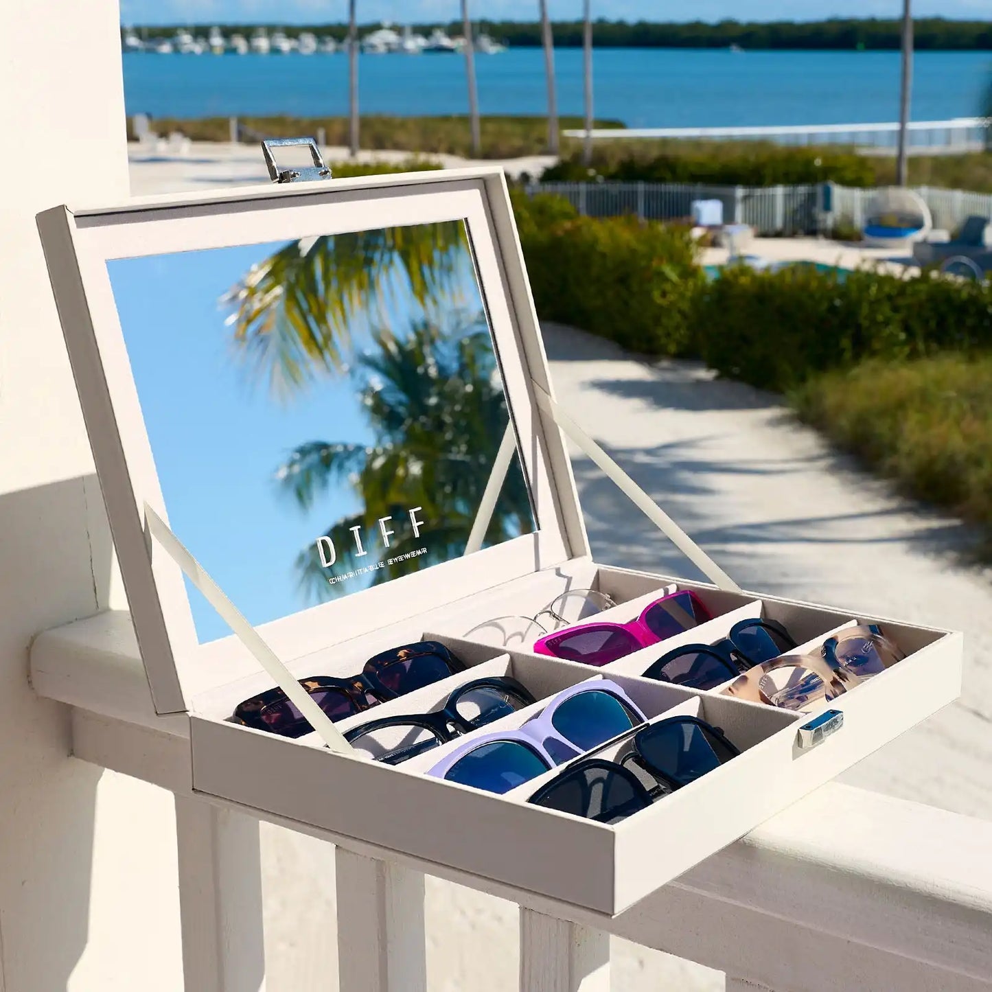VANITY CASE - 8 PAIR + WHITE