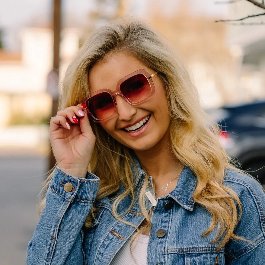 SANDRA - LIGHT PINK CRYSTAL + GLASSES
