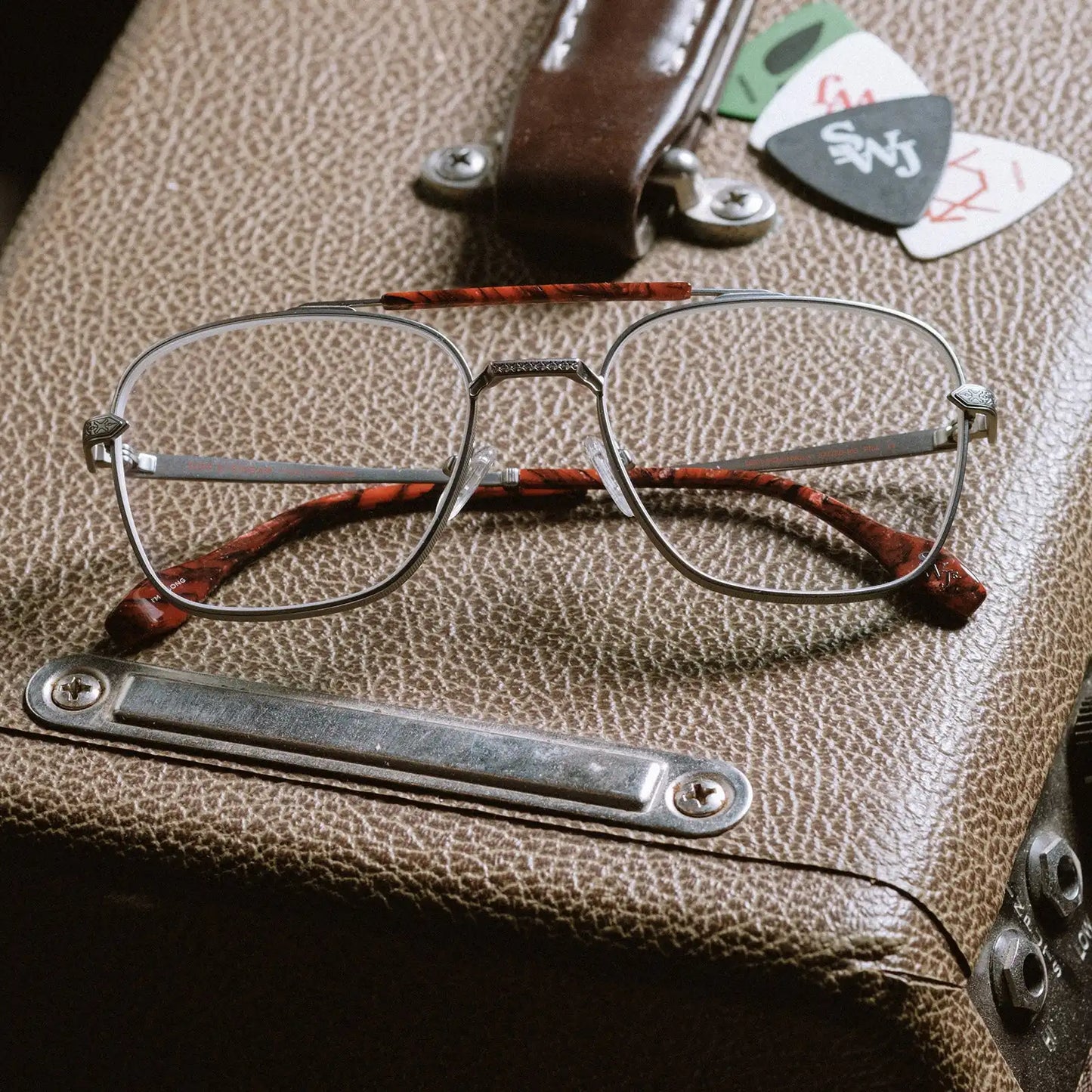 I'M A SONG - MATTE SILVER + GLASSES