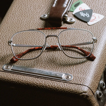 I'M A SONG - MATTE SILVER + GLASSES