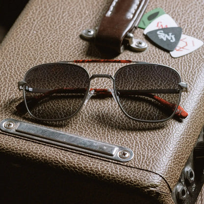I'M A SONG - MATTE SILVER + GREY GRADIENT + SUNGLASSES