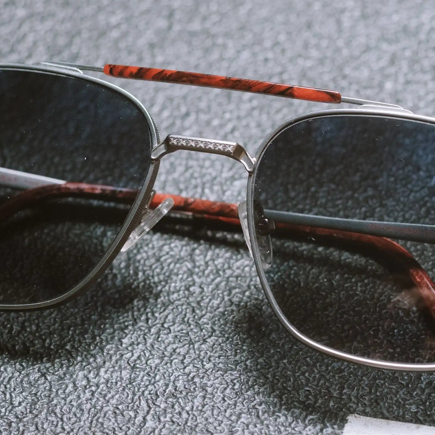 I'M A SONG - MATTE SILVER + GREY GRADIENT + SUNGLASSES