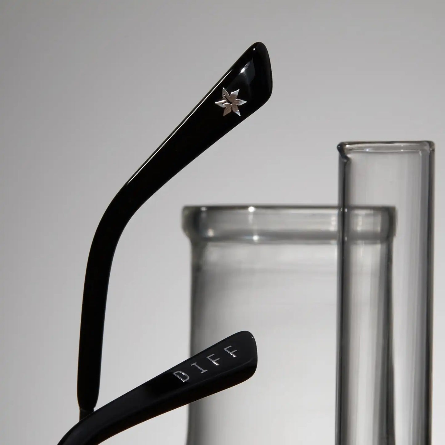 SNAPE™ - MATTE BLACK METAL + GLASSES