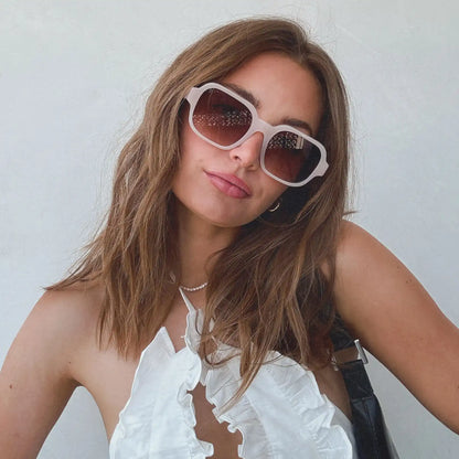 LOLA - MILKY BLUSH + GLASSES