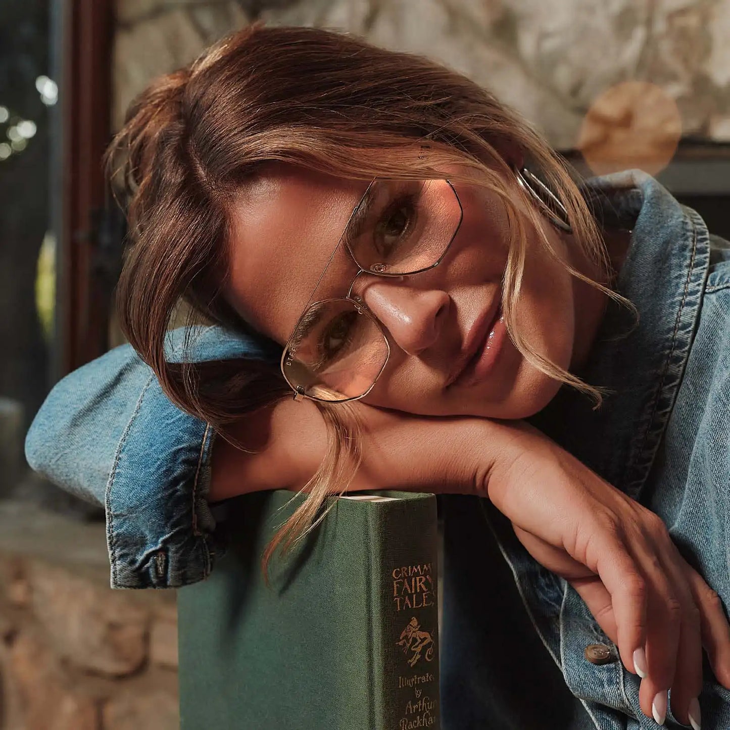 JOELLE - GOLD + CHOCOLATE CRYSTAL + GLASSES