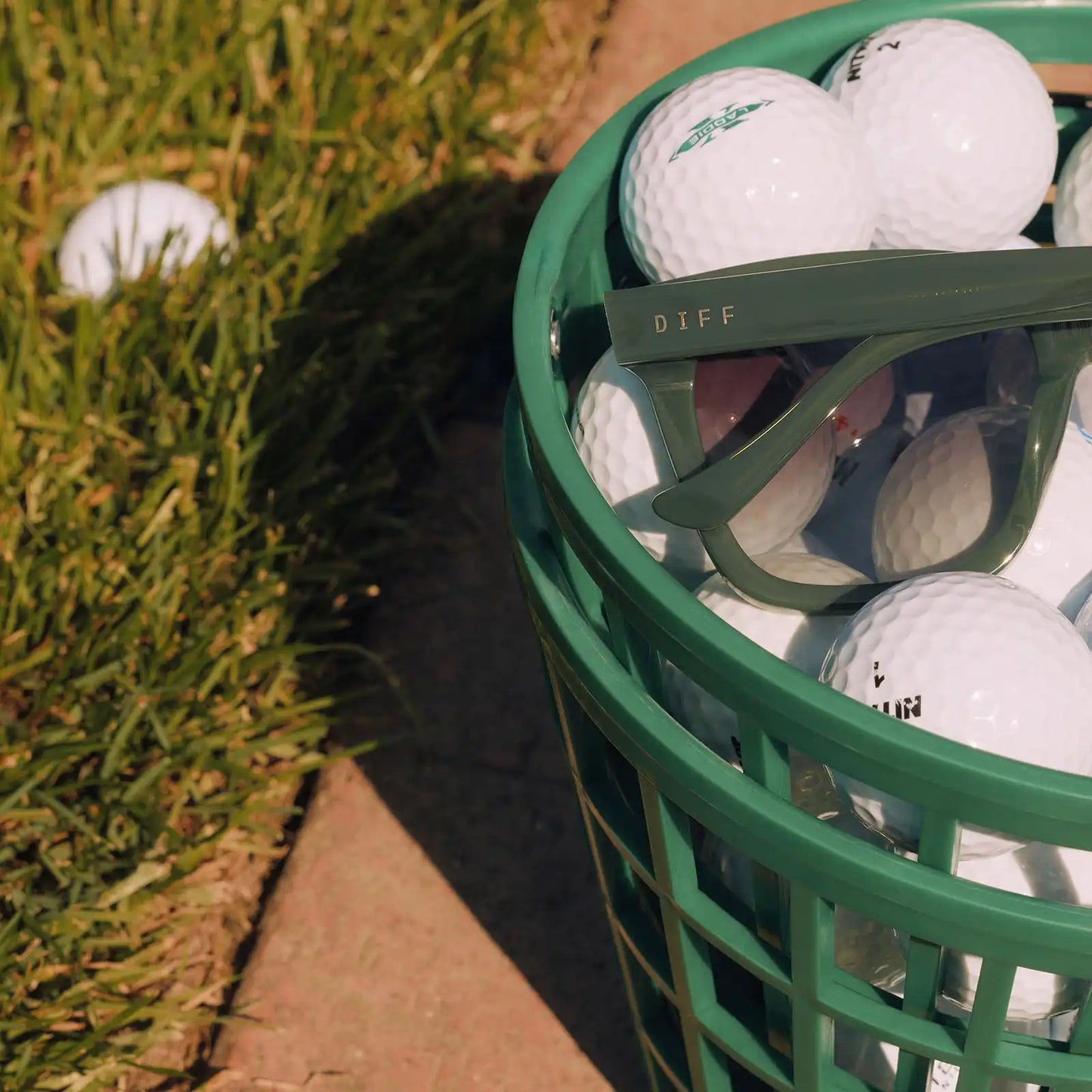 MEREDITH II - FAIRWAY GREEN + GREY GRADIENT SUNGLASSES