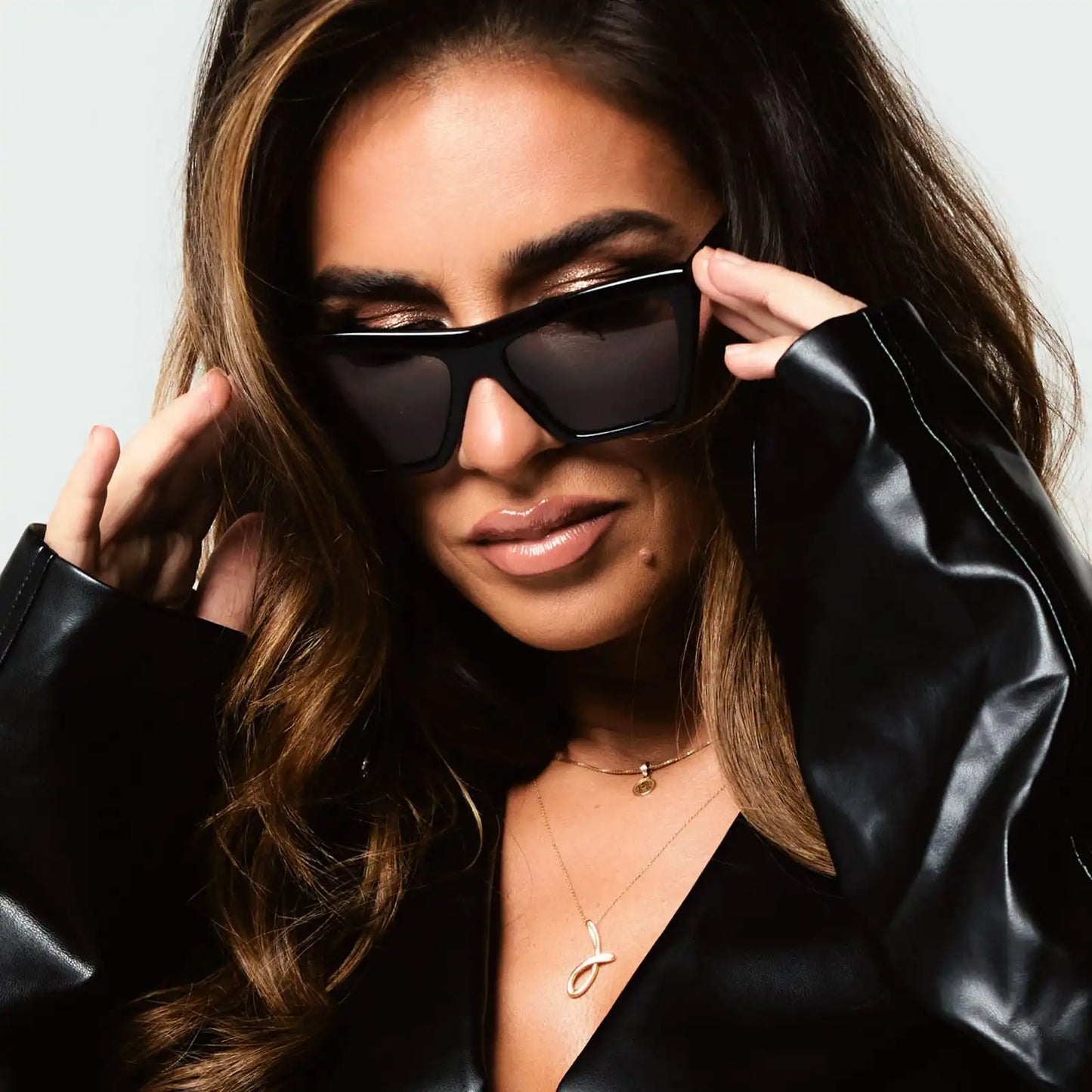 VIVI - BLACK + GREY SUNGLASSES
